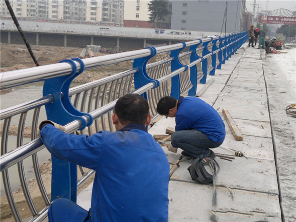 合川不锈钢河道护栏的特性及其在城市景观中的应用