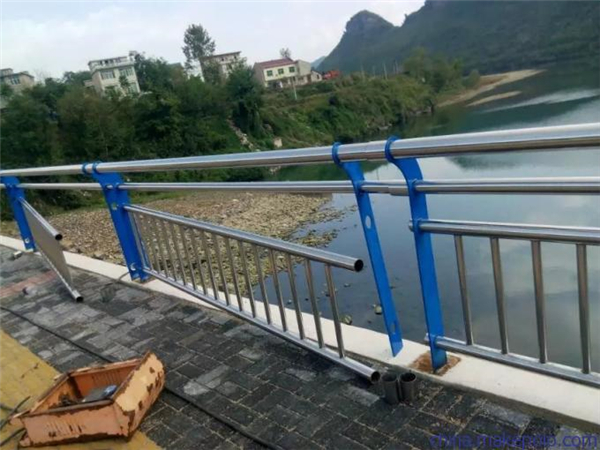 合川不锈钢复合管护栏是一种卓越的防护材料