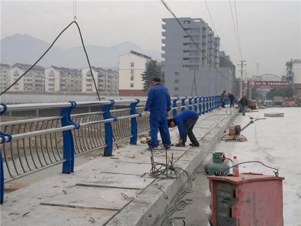 合川不锈钢复合管护栏常见问题及解决方案